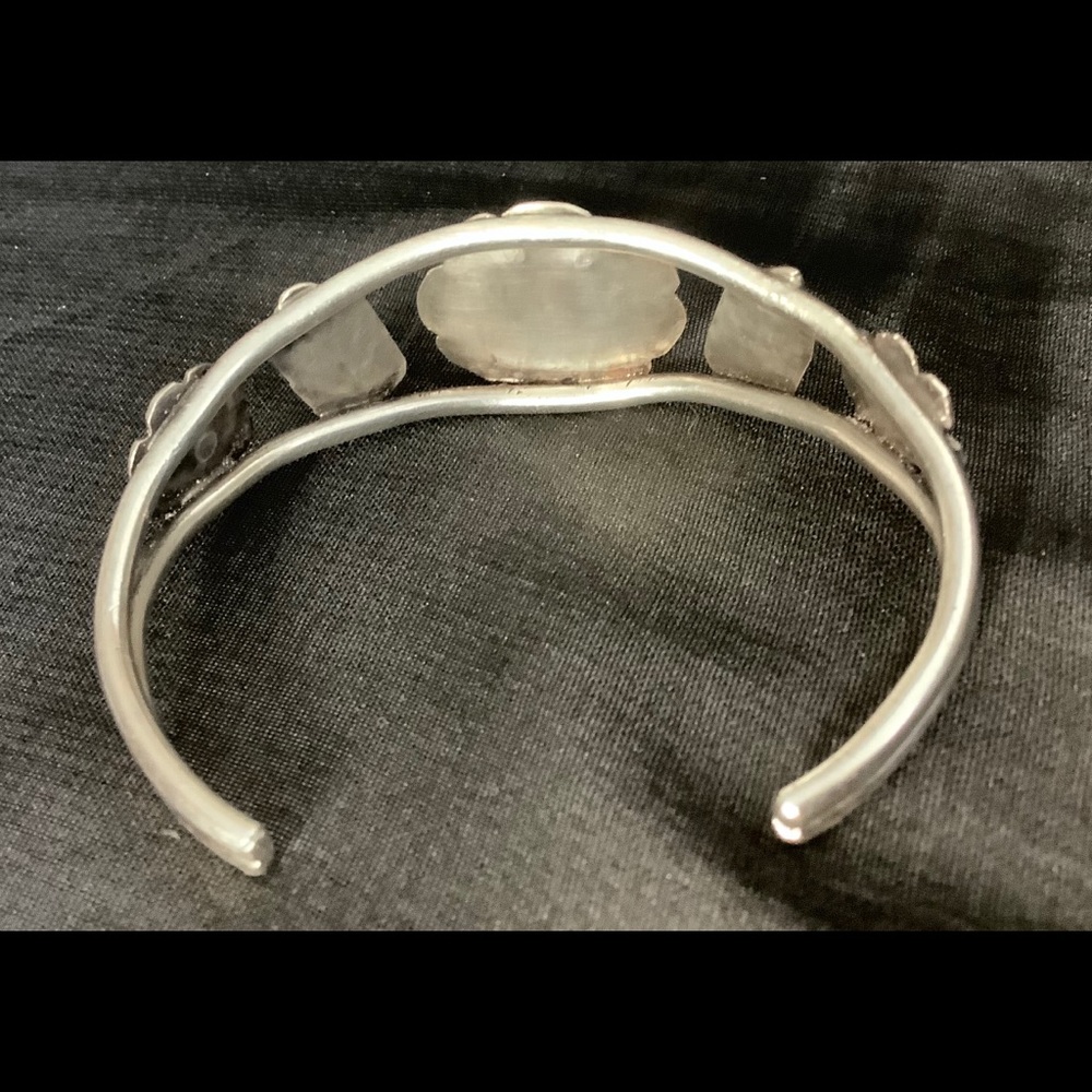 Vintage sterling silver turquoise cuff bracelet. - Picture 7 of 12